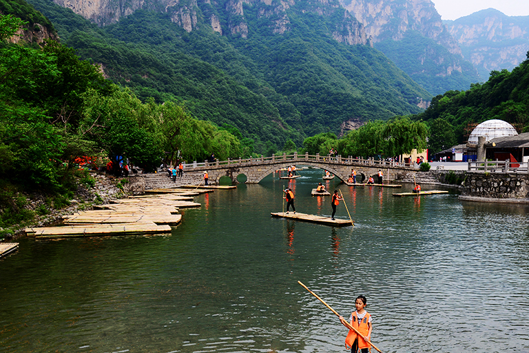 Green Water of Zifang Lake Henan Attractions