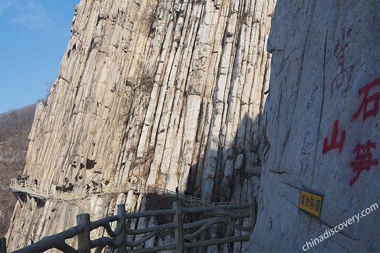 Hiking to Sanhuang Village