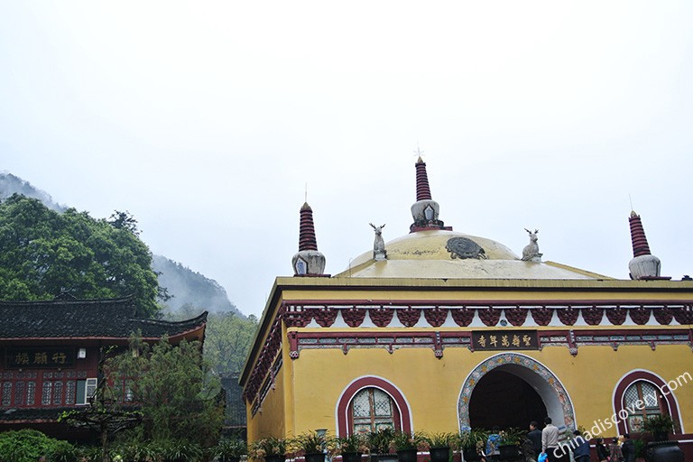 Mount Emei Hiking