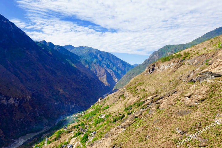 Tiger Leaping Gorge Hiking