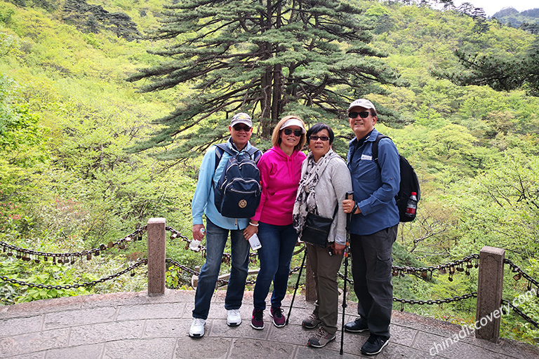 Huangshan Mountain Visitors during Spring Huangshan Yellow Mountain Spring Dress