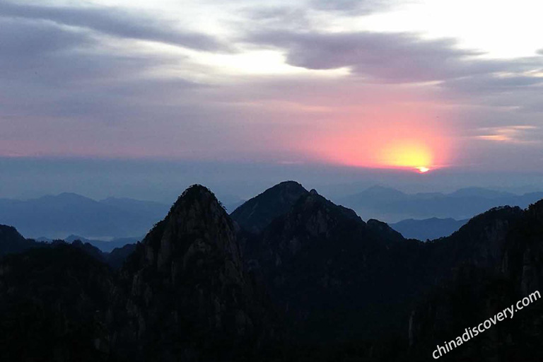 Huangshan Yellow Mountain Sunrise in Spring