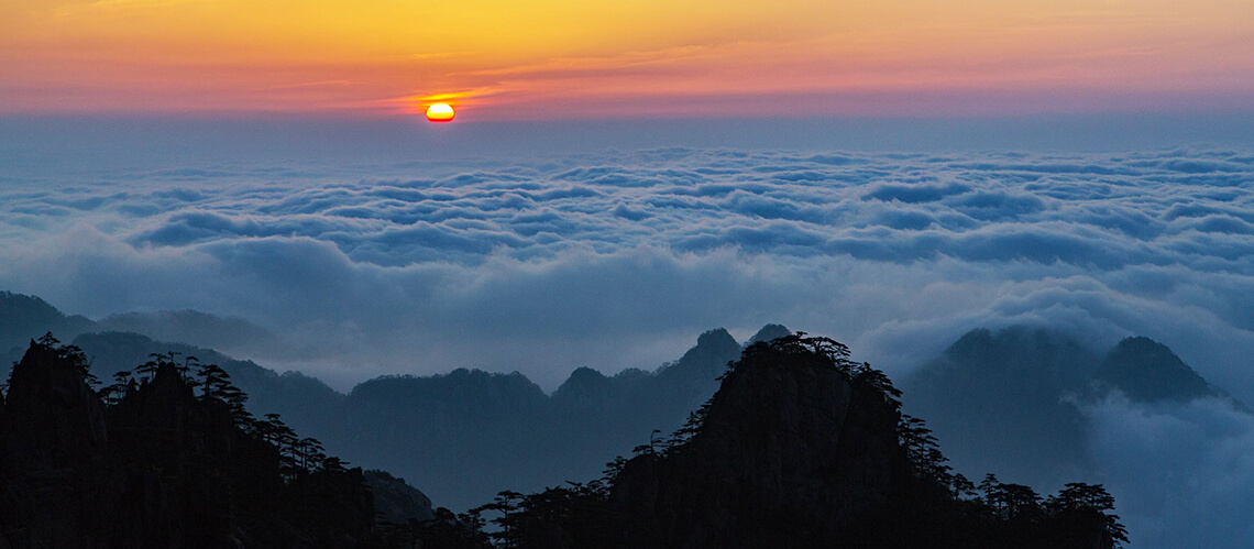 Watch Huangshan Sunrise While Hiking the Yellow Mounatin 2024