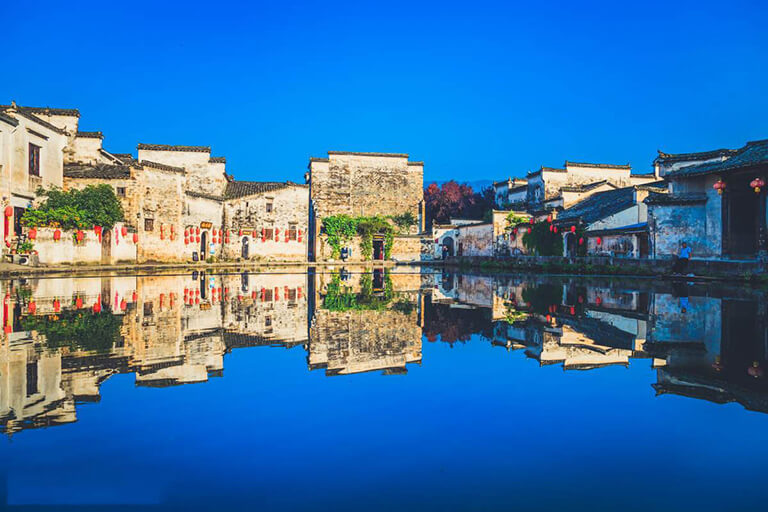 Pretty Moon Pond in Hongcun Village Hongcun Ancient Village