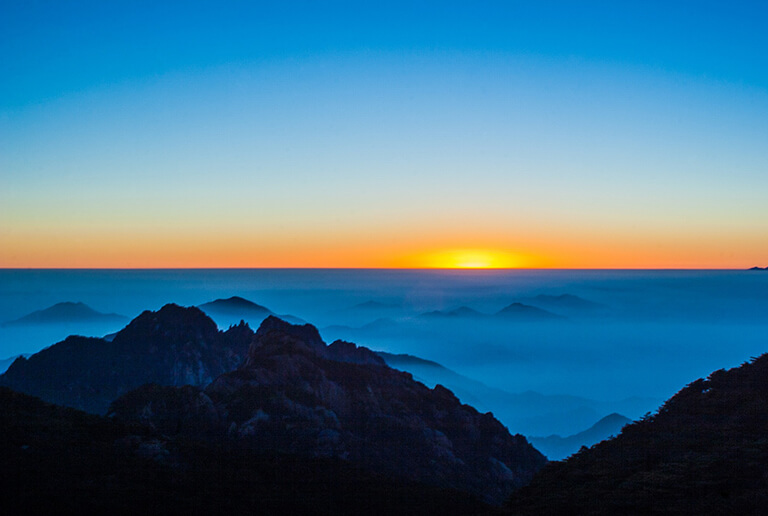 Picturesque Sunset Viewed from Bright Summit in Early December Huangshan Yellow Mountain Sunset in Winter