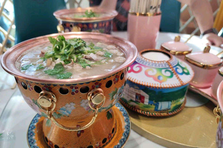 Lamb Haslet Light Soup in the Copper Inner Mongolia Food