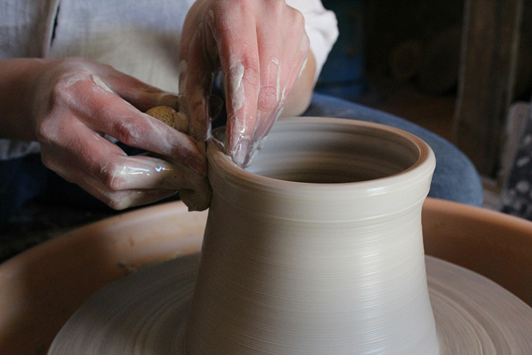 Making Porcelain Handicrafts