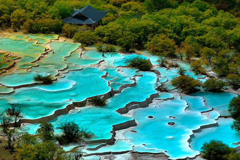 Five-Color Pond (the highest spot in Huanglong) Jiuzhaigou Altitude and Huanglong Altitude