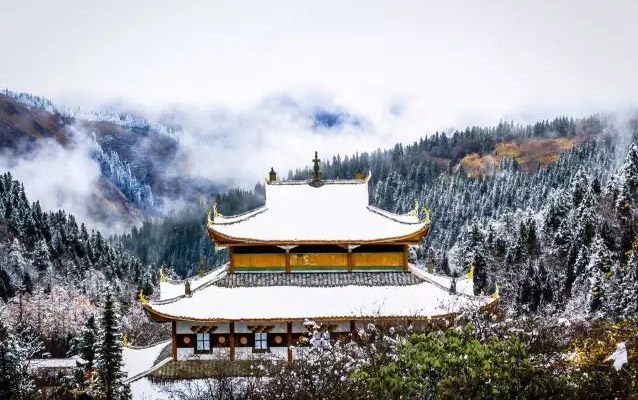 Huanglong Temple in snowy Huanglong Valley