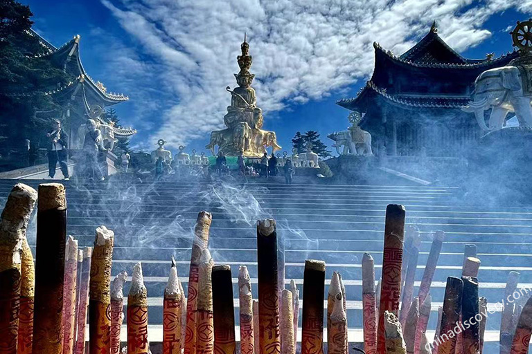 Wannian Temple on Mount Emei, Buddhist Ceremony and Devout Believers Worshiping Samantabhadra Things to Do in Leshan