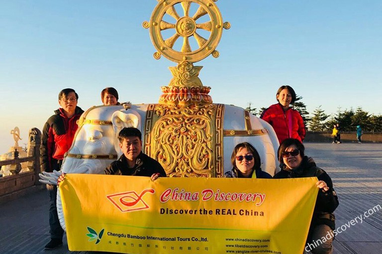 Golden Summit on Mount Emei with Spectacular Cloud Sea Top Attractions in Leshan