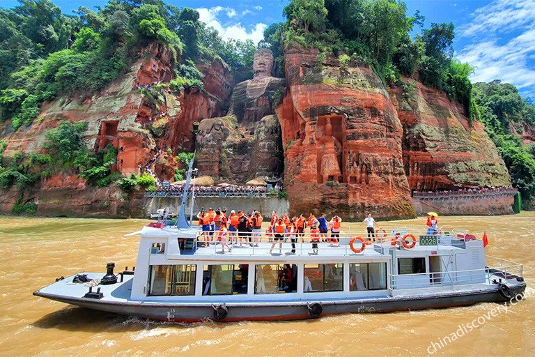 Visit Leshan Giant Buddha by Boat or Hiking