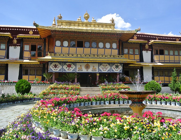 Norbulingka Park - A Beautiful Tibetan Style Garden