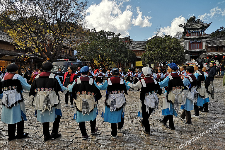 Naxi People Dancing in Lijiang Old Town-20190106-Carrie from Malaysia