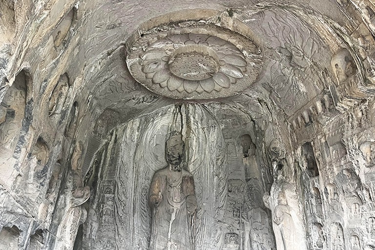 Lianhua Cave Longmen Grottoes