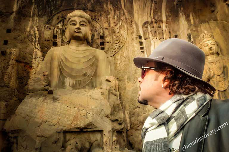 Our customer from Italy visit Longmen Grottoes