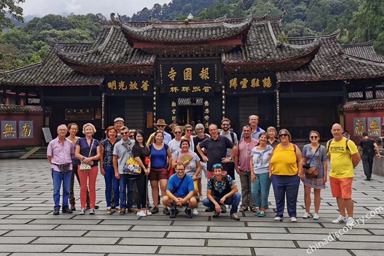 The Gate of Baoguo Temple