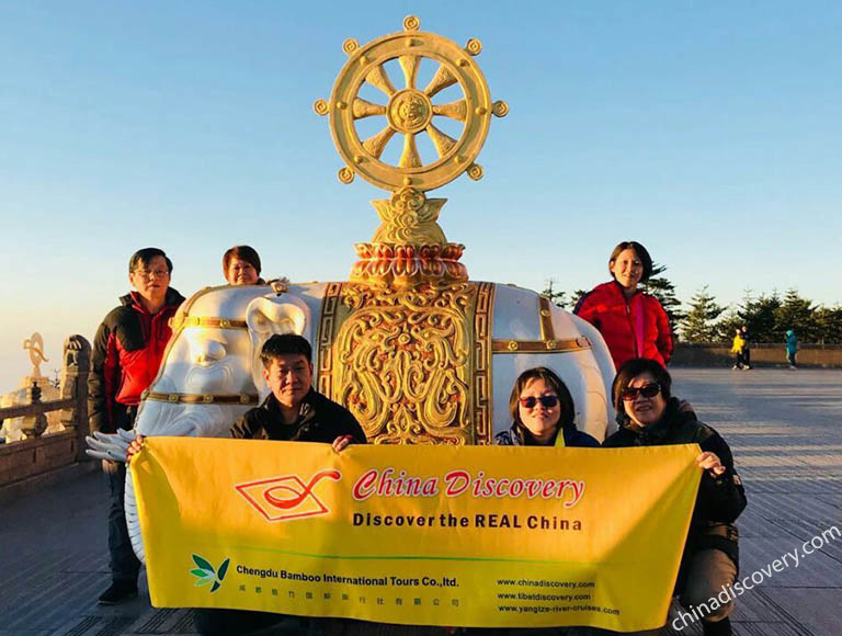 China Discovery Fulfilled Mount Emei Tour for Singaporean Tourists China Discovery Mount Emei Tour