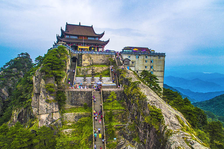 Tiantai Temple on the Summit of Tiantai Peak