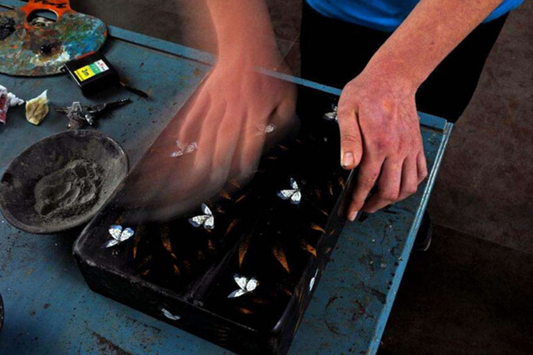 Making Lacquer Ware Pingyao Activities