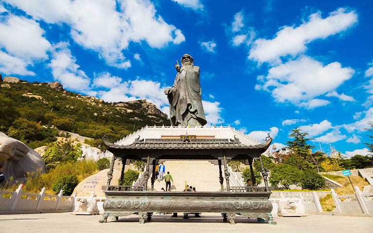 Statue of Laozi (Founder of Taoism) in Taiqing Laoshan