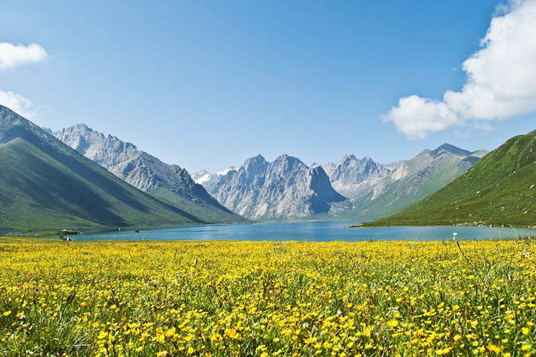 Nianbaoyuze Mountain Amne Machin
