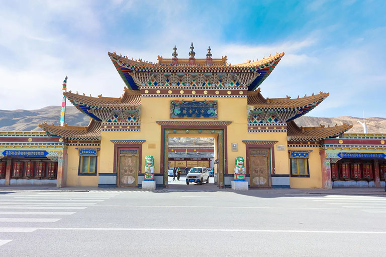 Top Qinghai Attraction - Rongwo Monastery