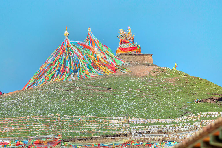Peaceful Sun and Moon Mountain Top Attractions & Things to Do in Xining