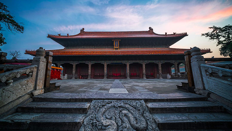 inside confucius temple