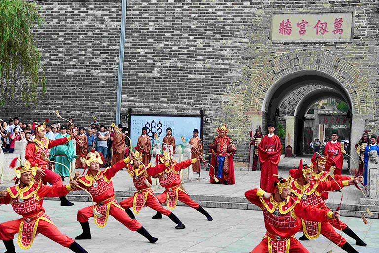 Opening of Gate Show outside Temple of Confucius Things to Do in Qufu
