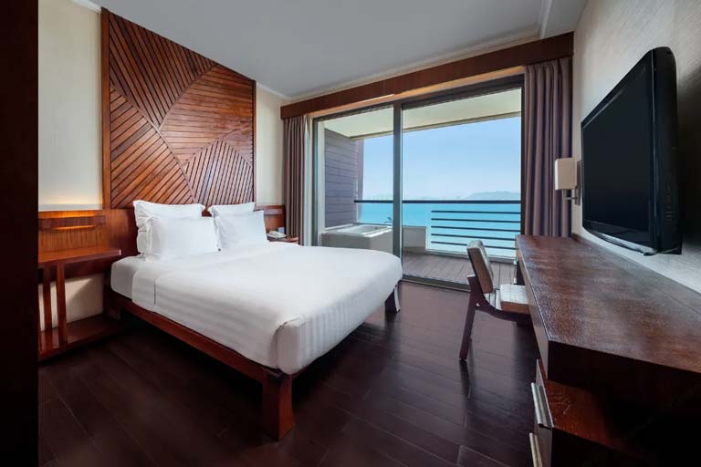 Pullman Oceanview Sanya Bay Resort & Spa