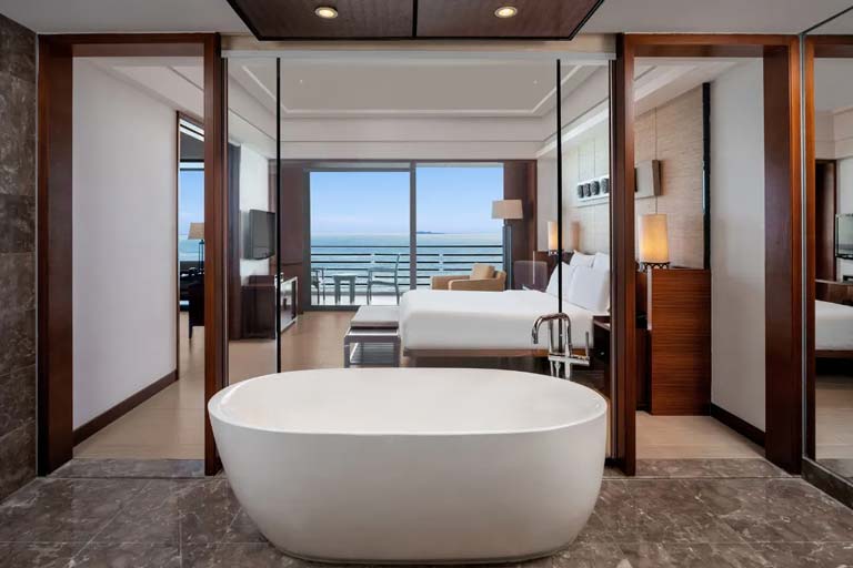 Pullman Oceanview Sanya Bay Resort & Spa