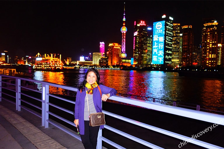 Our curstomer enjoyed the beautiful night view of Shanghai