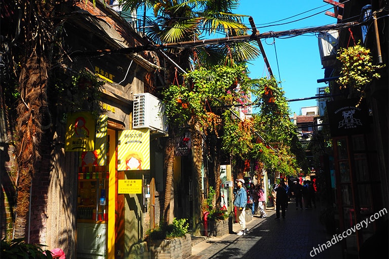 Spend  Leisure Time at the Mazy Lanes of Tianzifang