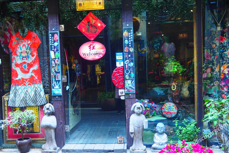 Exquisite Chinese Artifacts Shop in Tianzifang