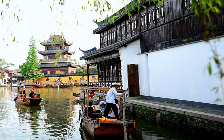 Take a Boat Trip in Zhujiajiao Water Town
