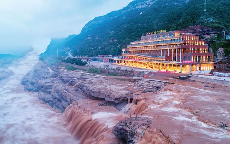 Where to Stay in Hukou Waterfall
