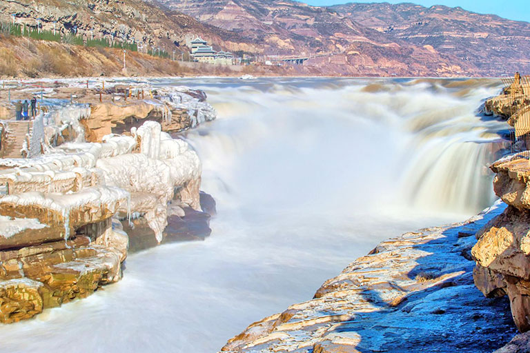 hukou waterfall tour