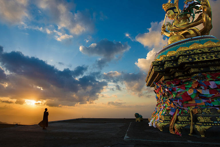 Pilgrimage to Five Terraces of Mount Wutai