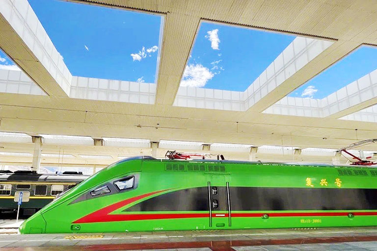 A Fuxing bullet train was running in Tibet Tibet Fuxing Train