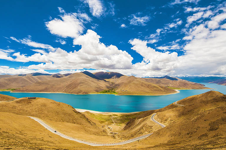 Sapphire-like Yamdrok Lake Yamdrok Lake