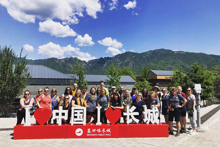 Our Group Tourists Enjoyed Mutianyu Great Wall Hiking in Beijing Beijing Shanghai Tours