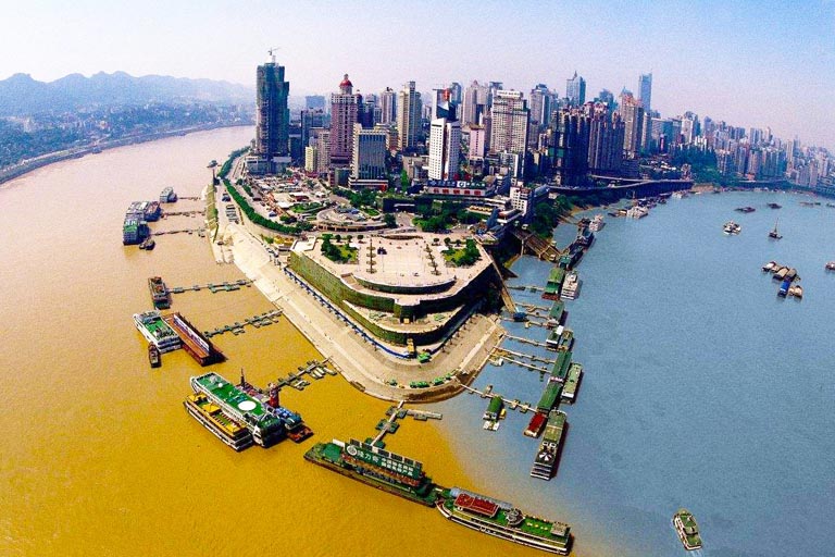 Chaotianmen Port in Chongqing CChaotianmen Port in Chongqing
