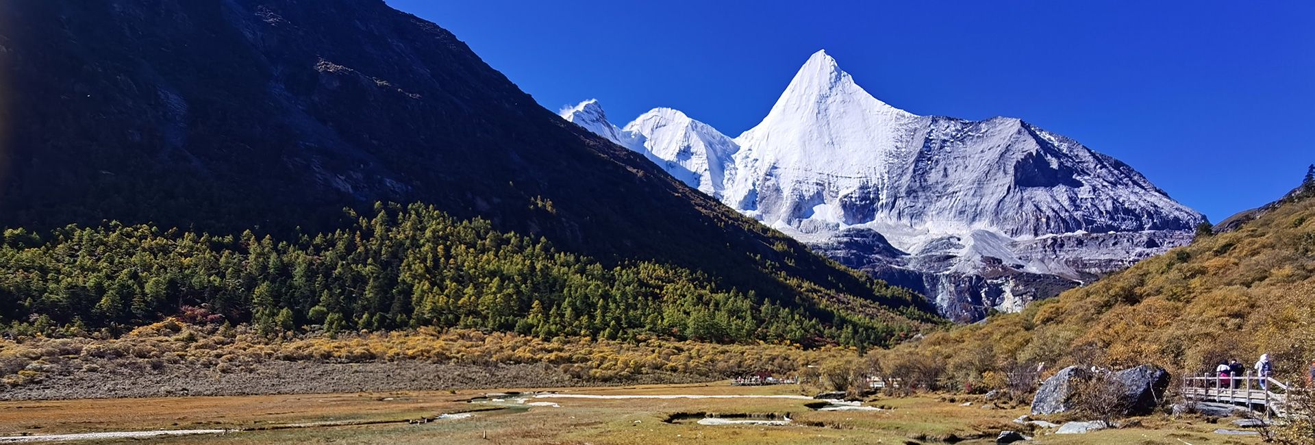 4 Days Daocheng Yading Classic Hiking Tour from Chengdu (by Flight)