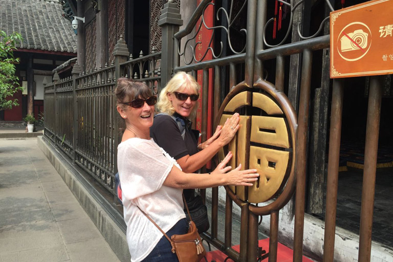 Our Tourists Visited Wenshu Monastery in Chengdu Sichuan Tibet Railway