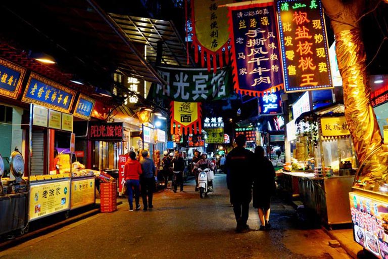 Xian Muslim Quarter ©马马虎虎 / meipian How to Plan a Silk Road Travel - Silk Road Trip Planner