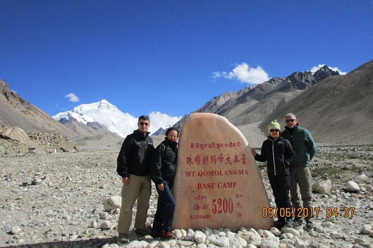 Mount Everest - Stele