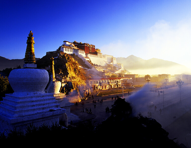 Grandiose Potala Palace in Lhasa How To Plan A Trip To Beijing: Beijing Trip Planner 2023/2024