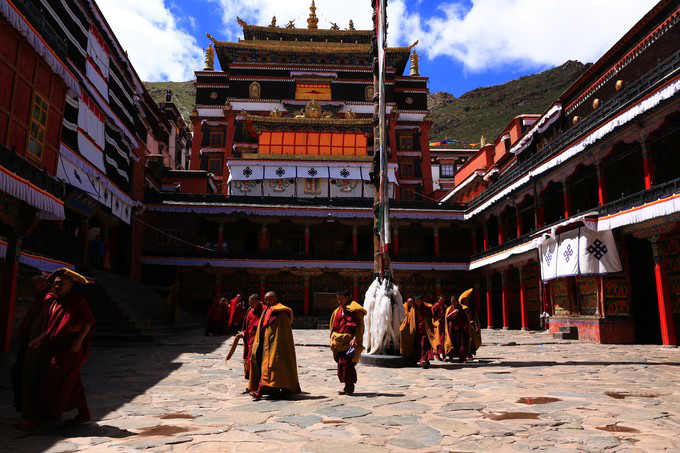 Tashilumpo Monastery Monks and Building2