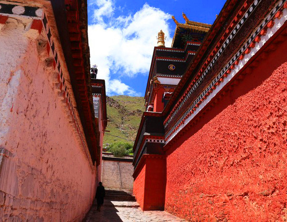 Tashilumpo Monastery Path
